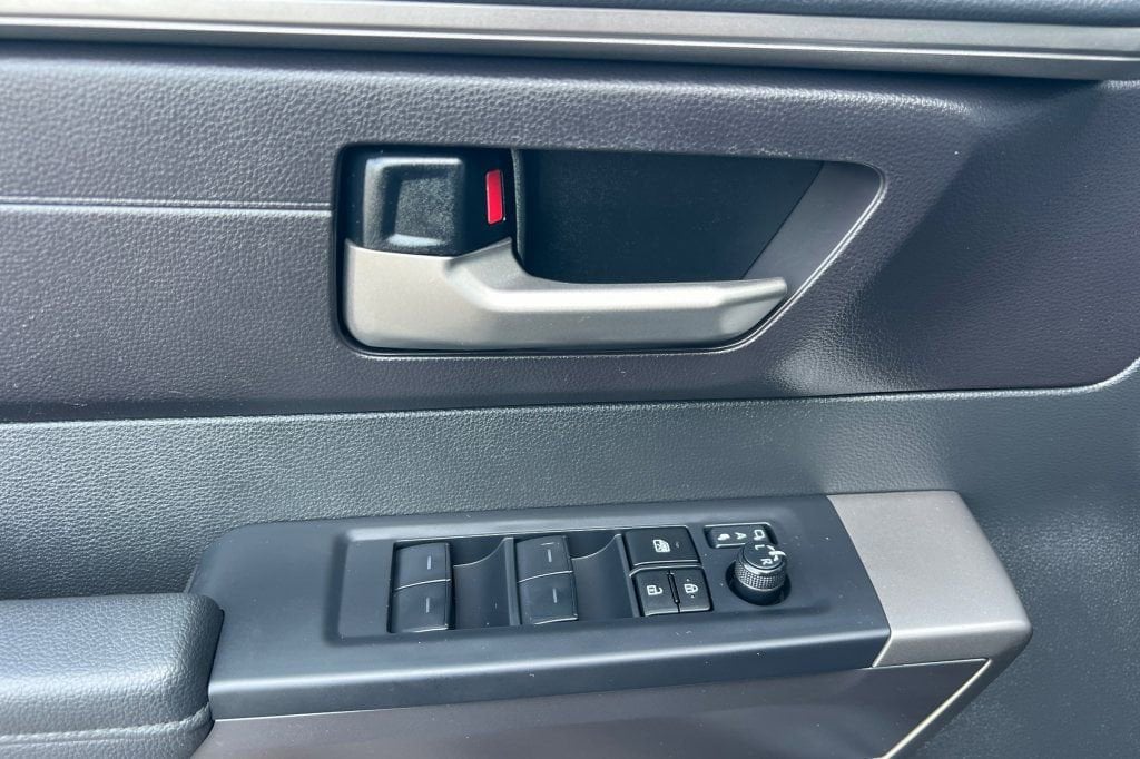 2024 Toyota Sequoia SR5 - Photo 8