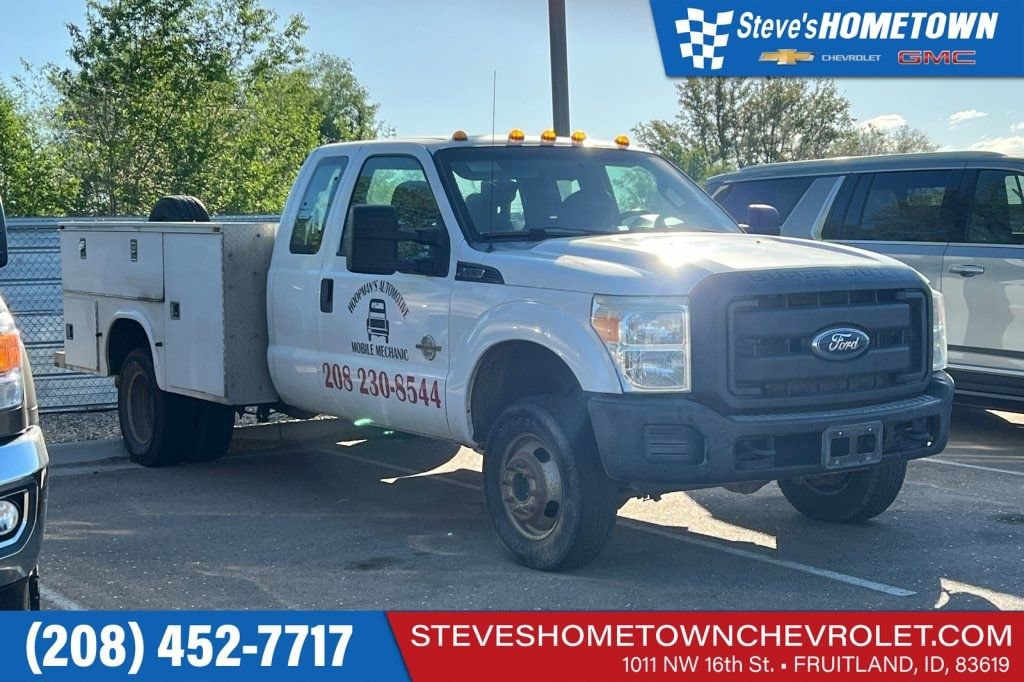 2011 Ford F-350 Super Duty Chassis Cab