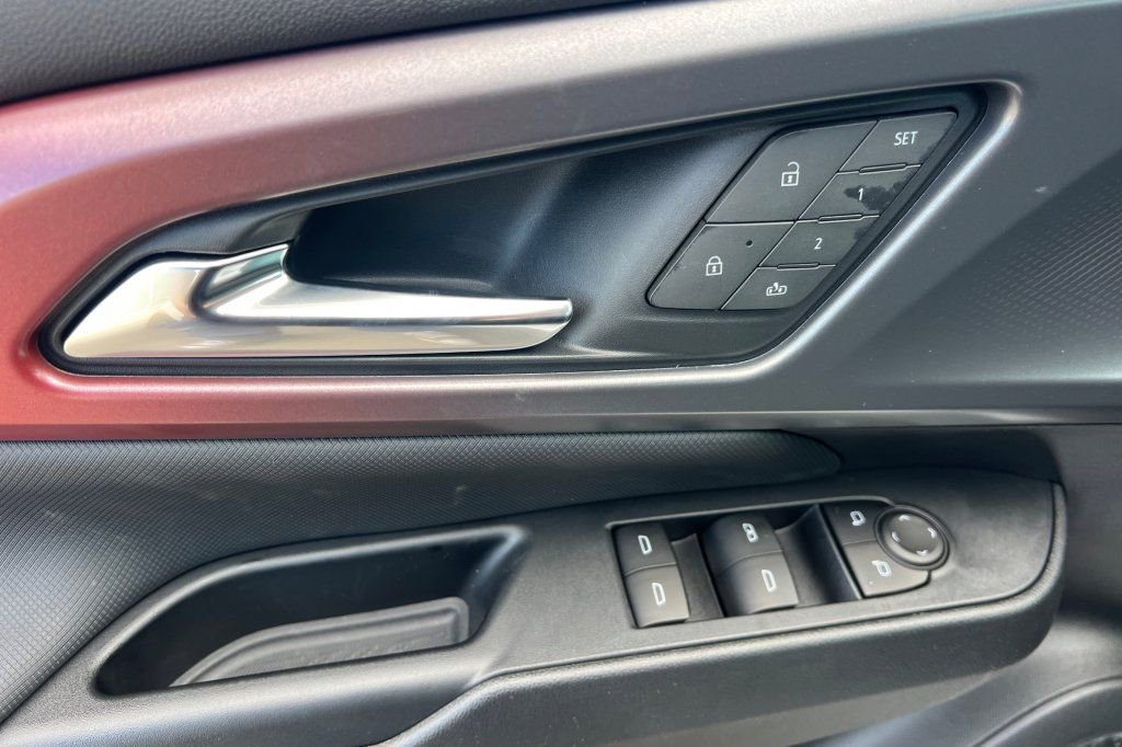 2025 Chevrolet Equinox EV RS - Photo 8