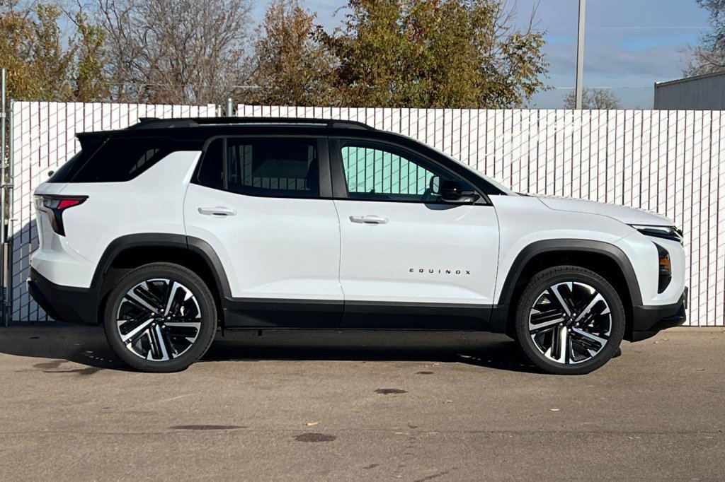 2026 Chevrolet Equinox RS photo 2