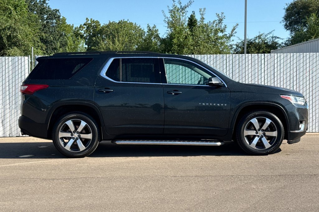 2021 Chevrolet Traverse Leather photo 3