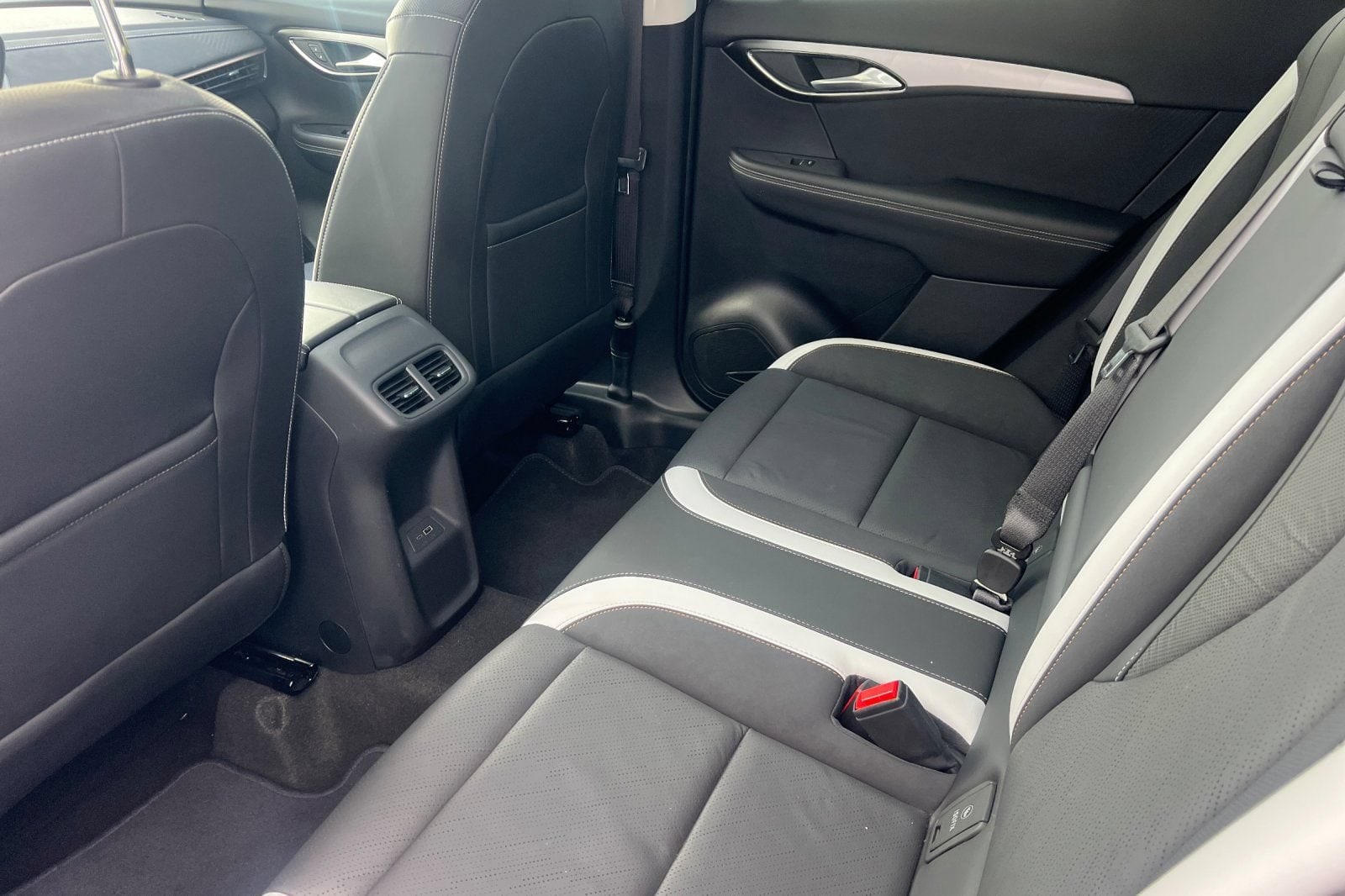 2025 Buick Envision Sport Touring - Photo 9