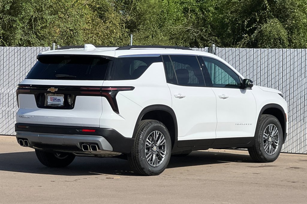 2026 Chevrolet Traverse photo 4
