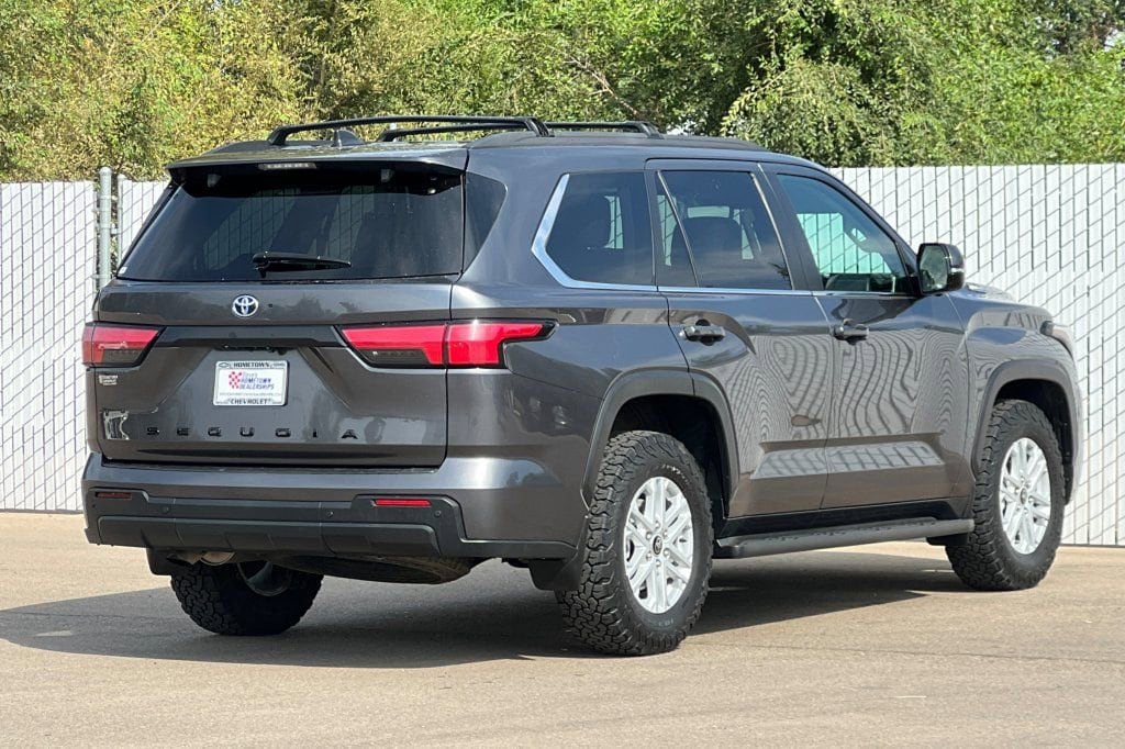 2024 Toyota Sequoia SR5 - Photo 4