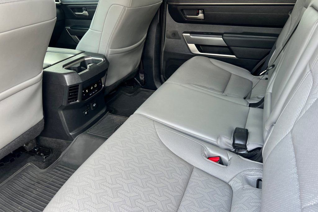 2024 Toyota Sequoia SR5 - Photo 9