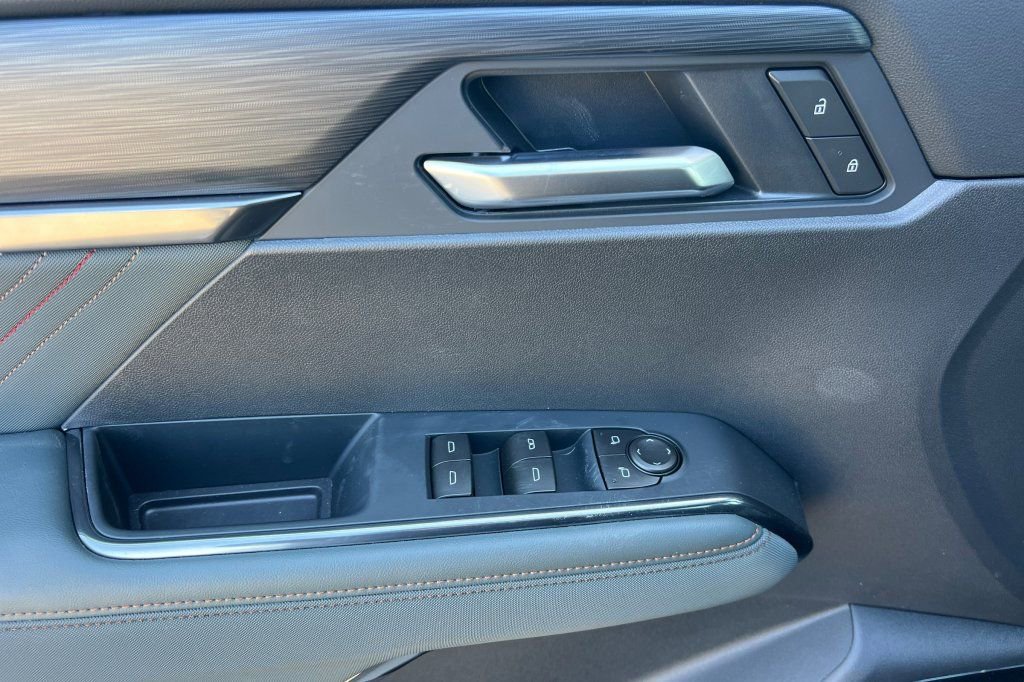 2026 GMC Acadia AT4 - Photo 8