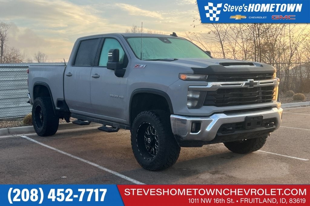 2024 Chevrolet Silverado 3500HD LT's photo