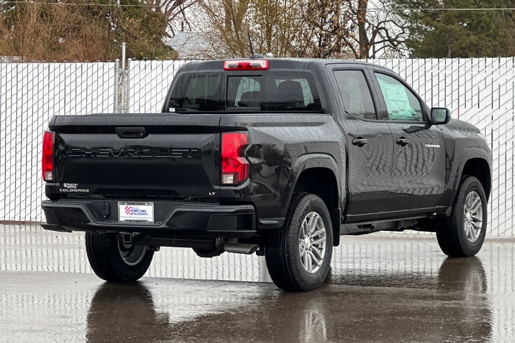 2024 Chevrolet Colorado LT photo 4