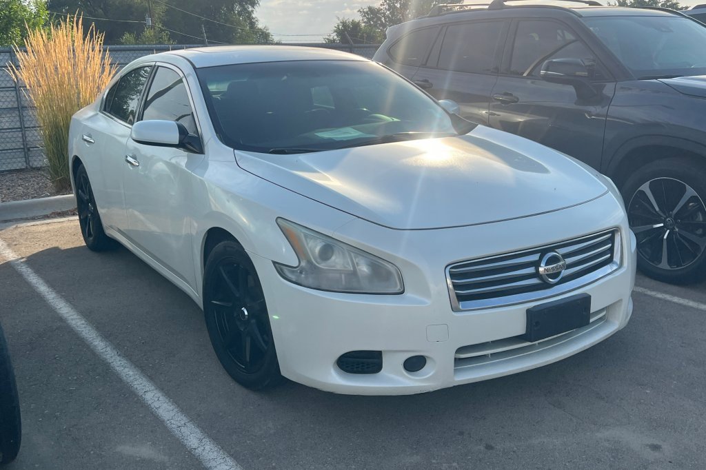 2014 Nissan Maxima S photo 2