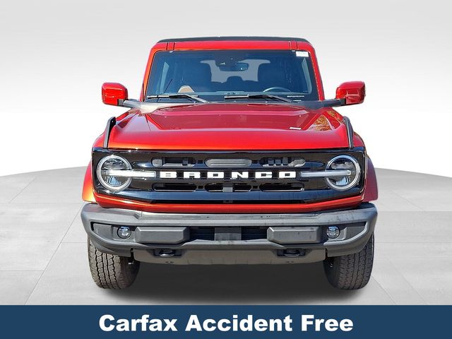2022 Ford Bronco Outer Banks photo 2
