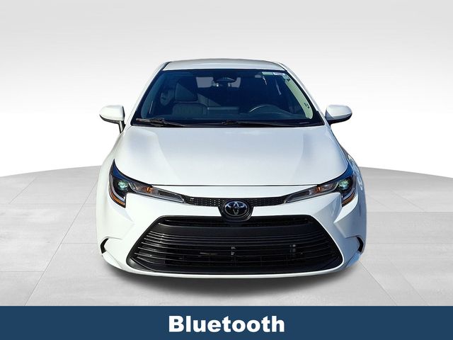 2025 Toyota Corolla LE photo 2