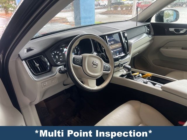 2018 Volvo XC60 T6 Momentum photo 3