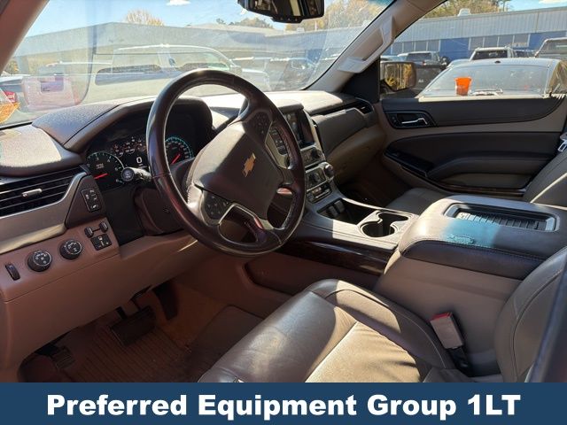 2017 Chevrolet Suburban LT photo 3