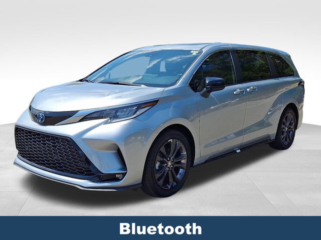 2024 Toyota Sienna XSE photo 3