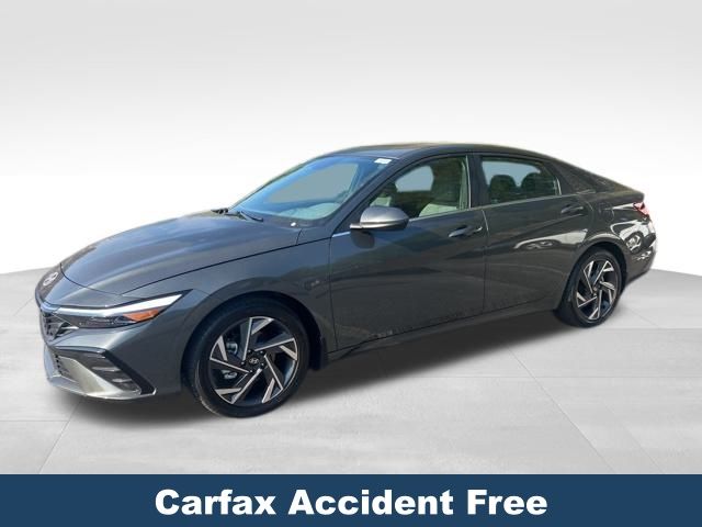 2024 Hyundai Elantra SEL Convenience photo 2