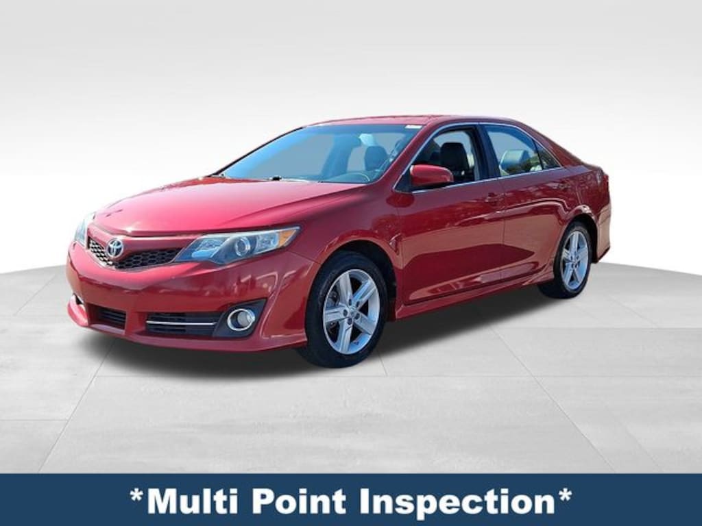 Used 2014 Toyota Camry SE Sedan