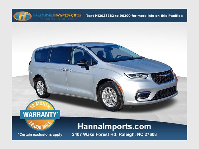 2024 Chrysler Pacifica Touring L's photo