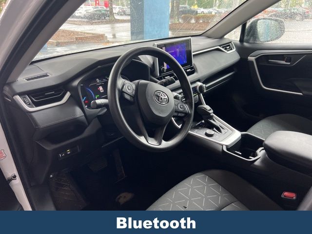 2024 Toyota RAV4 Hybrid XLE photo 2