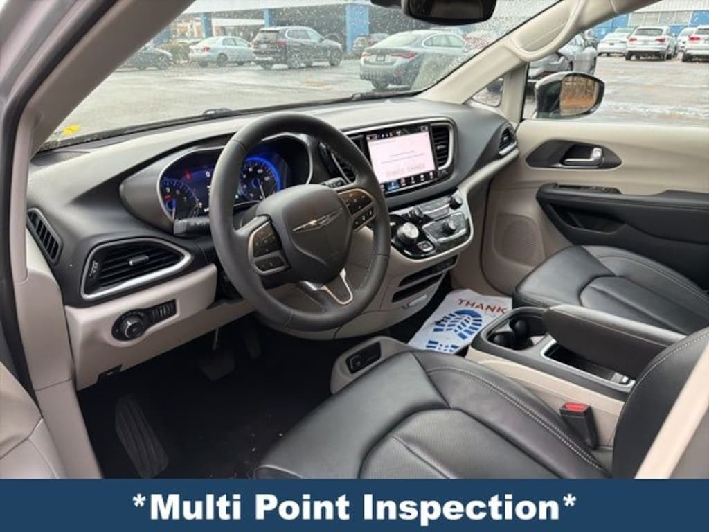 Used 2024 Chrysler Pacifica Touring L Minivan/Van