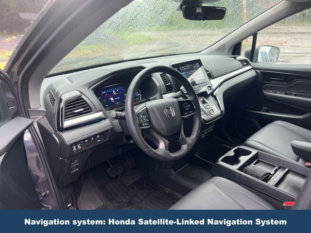 2023 Honda Odyssey Touring photo 3