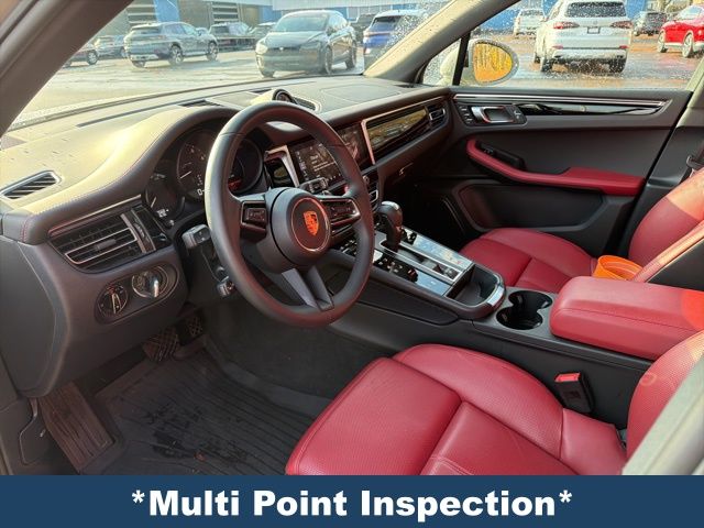 2025 Porsche Macan Base photo 3