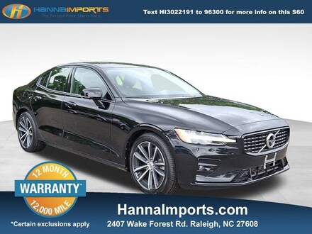 2022 Volvo S60 B5 Momentum Sedan