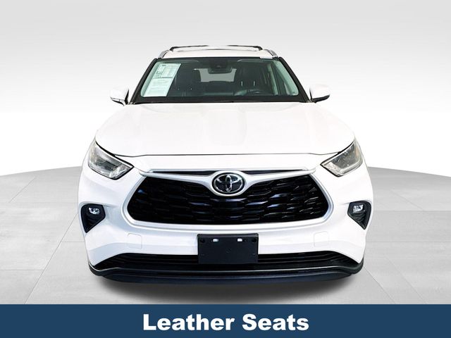 2021 Toyota Highlander XLE photo 2