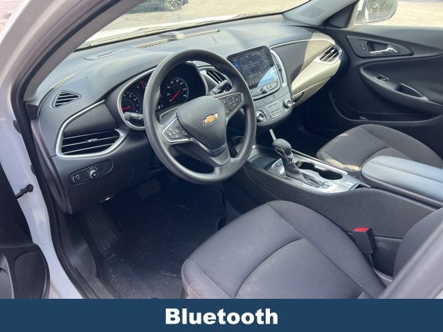 2024 Chevrolet Malibu 1LT photo 2