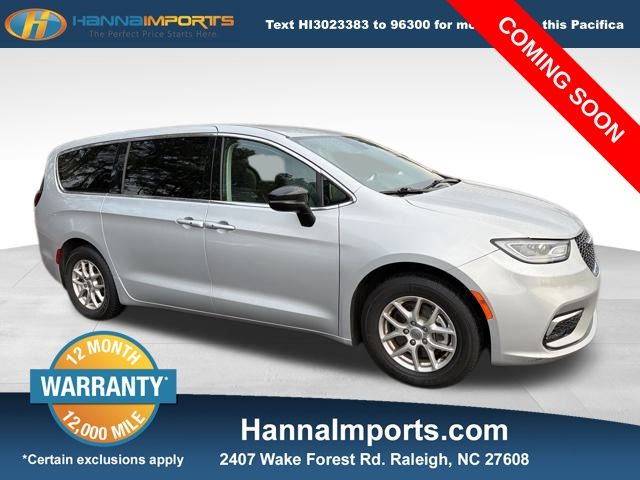 2024 Chrysler Pacifica Touring L's photo