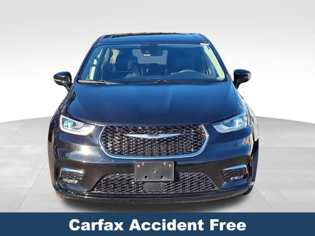 Used 2024 Chrysler Pacifica Plug-In Hybrid Select Minivan/Van