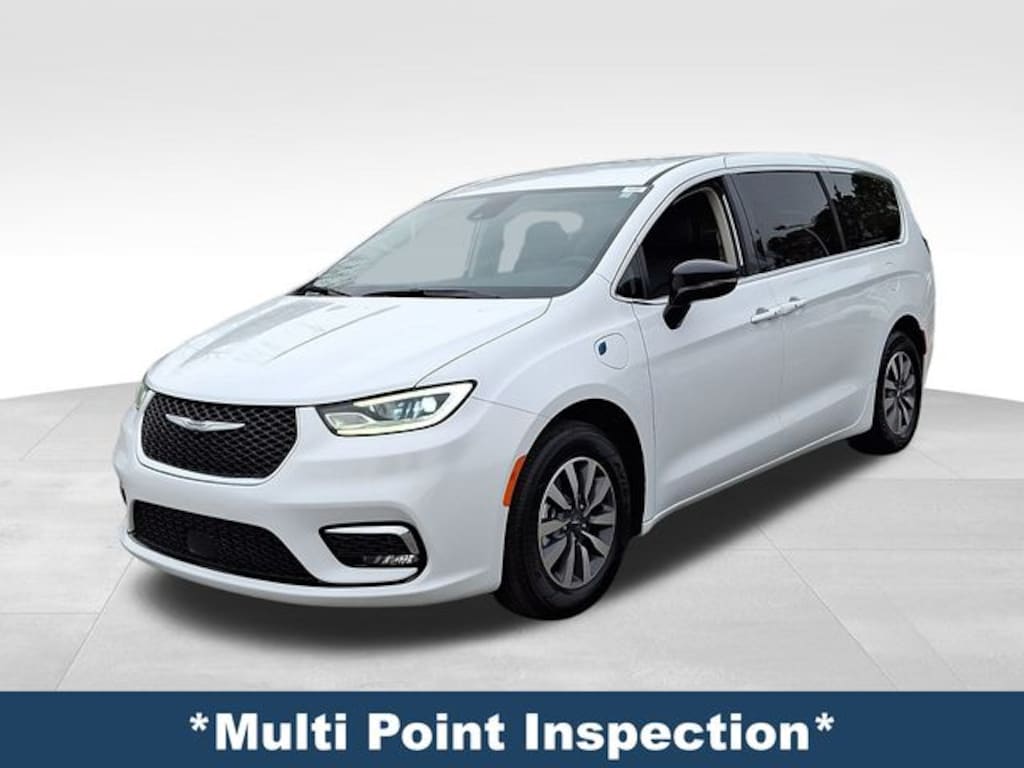 Used 2024 Chrysler Pacifica Plug-In Hybrid Select Minivan/Van