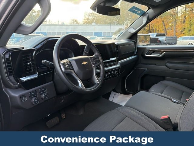 2024 Chevrolet Silverado 1500 LT photo 3