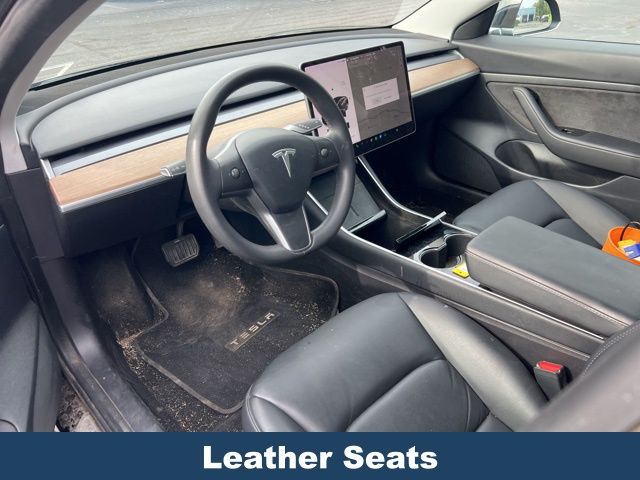 2020 Tesla Model 3 Standard Range Plus photo 2