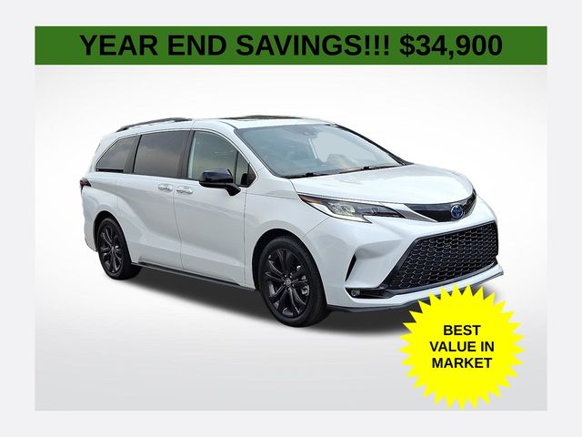 2023 Toyota Sienna XSE's photo