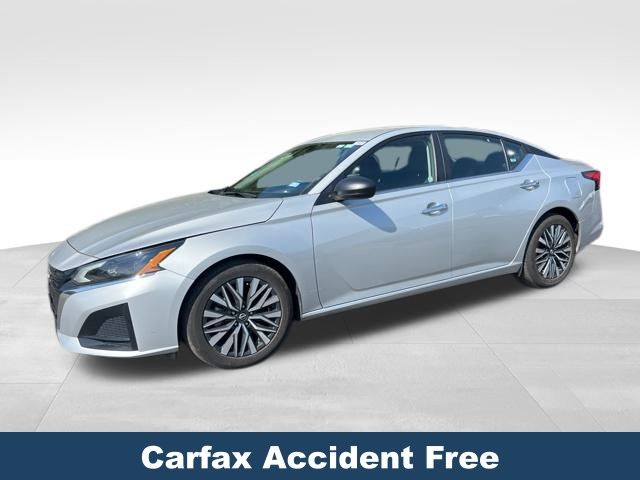 2024 Nissan Altima 2.5 SV photo 2