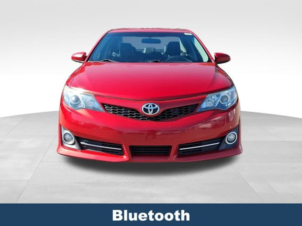 Used 2014 Toyota Camry SE Sedan