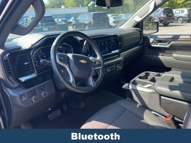 2024 Chevrolet Silverado 1500 LT photo 3
