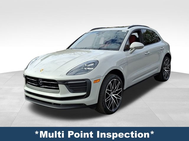 2025 Porsche Macan Base photo 3