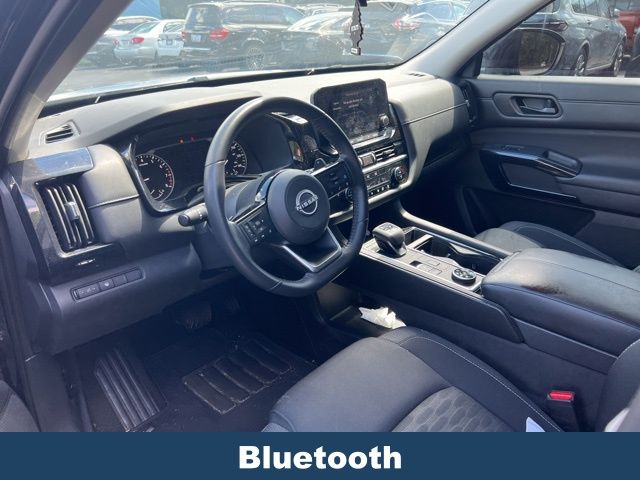2023 Nissan Pathfinder SV photo 2