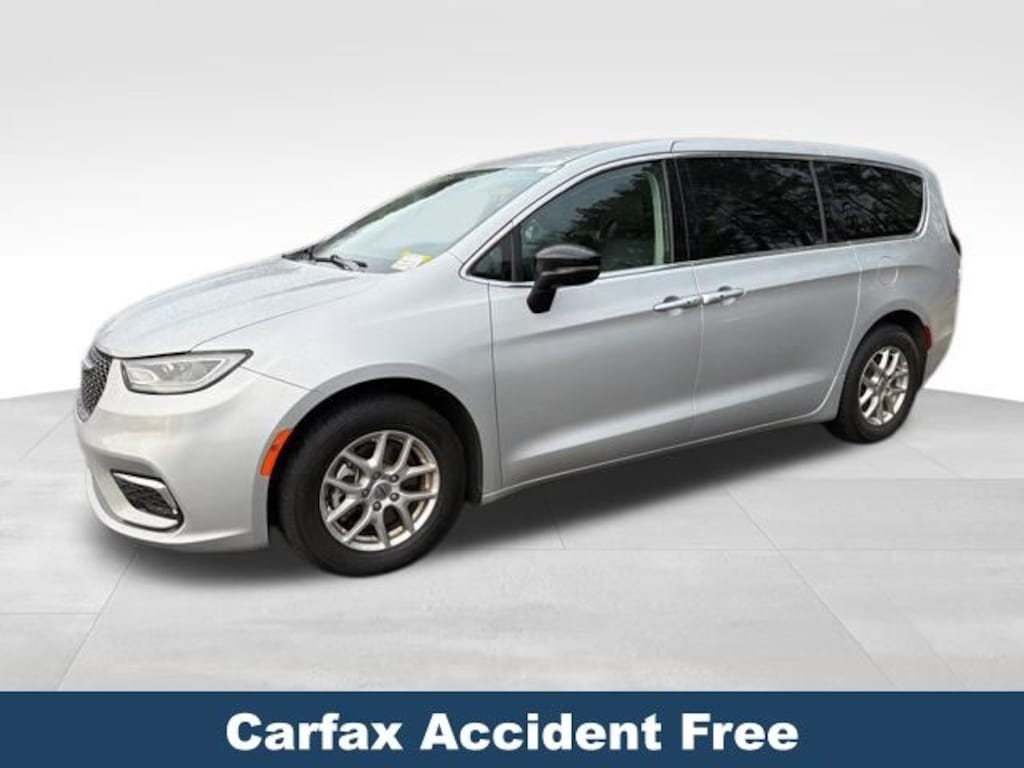 Used 2024 Chrysler Pacifica Touring L Minivan/Van