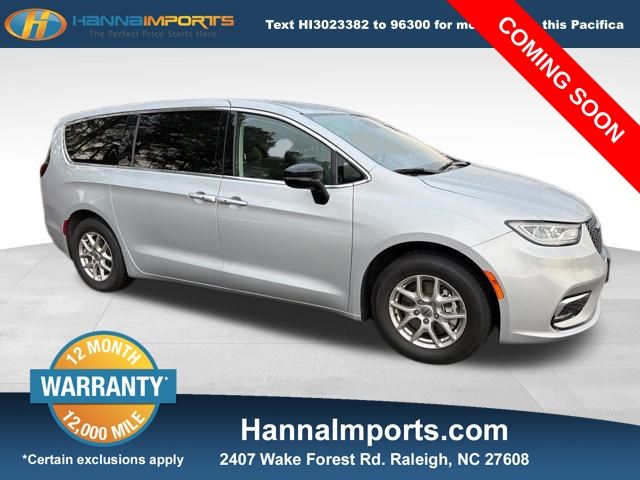 2024 Chrysler Pacifica Touring L's photo
