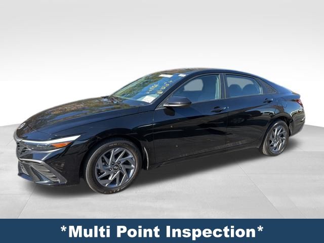 2024 Hyundai Elantra SEL photo 2