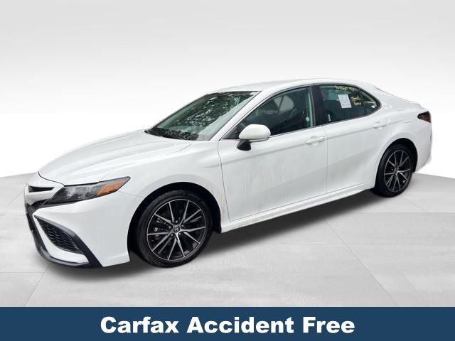2024 Toyota Camry SE photo 2