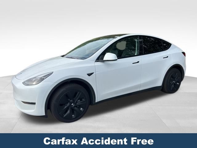 2024 Tesla Model Y Standard Range photo 2