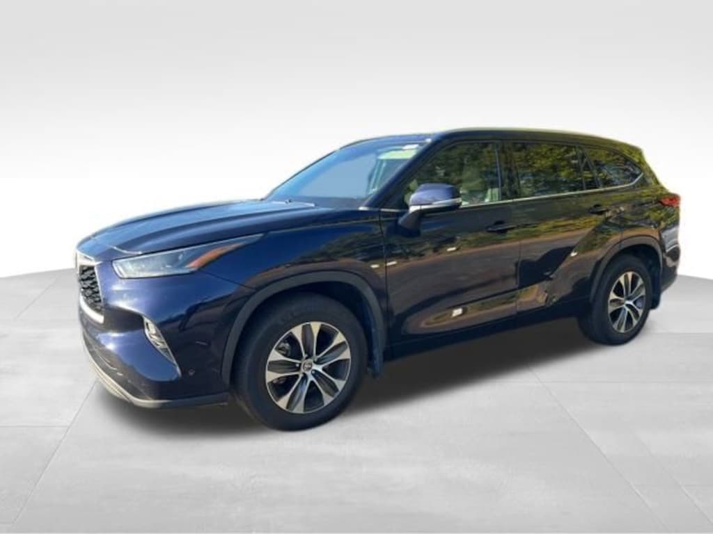 Used 2021 Toyota Highlander XLE SUV