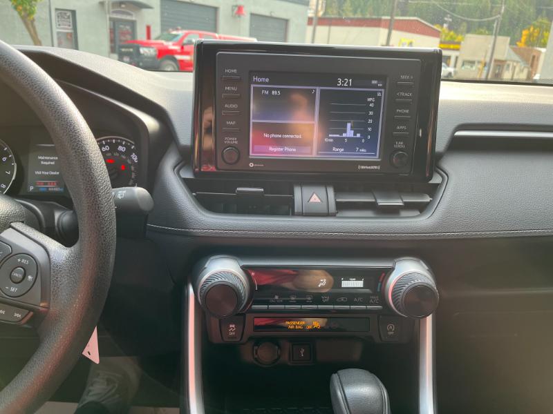 2021 Toyota RAV4 LE photo 4