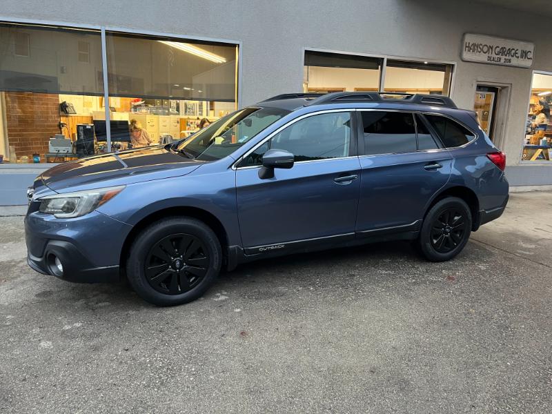 2018 Subaru Outback 2.5i Premium photo 2