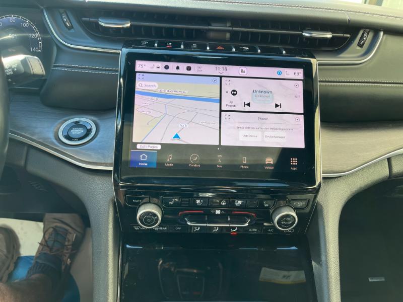 2021 Jeep Grand Cherokee Overland photo 2