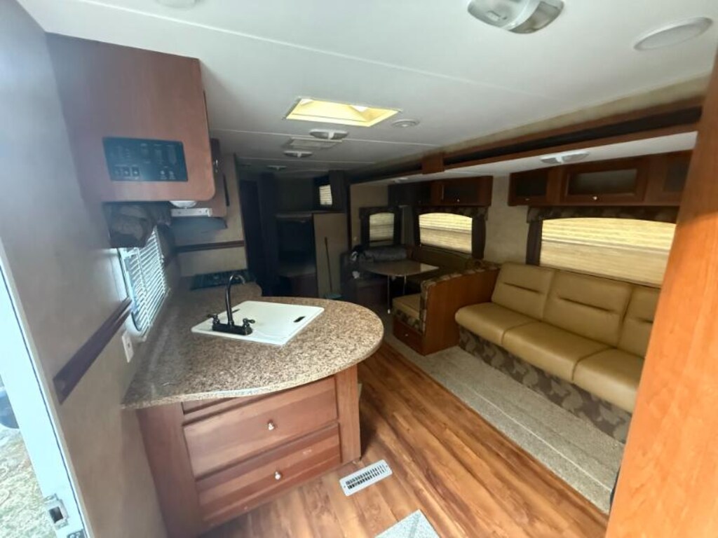 Used 2013 Dutchman Yukon Coleman 32