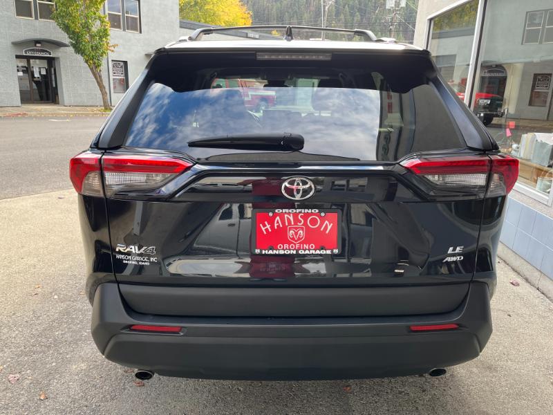 2021 Toyota RAV4 LE photo 3